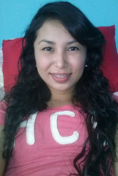 Bipolar, loca, impulsiva, explosiva, extrovertida pero de buen corazón.♥.