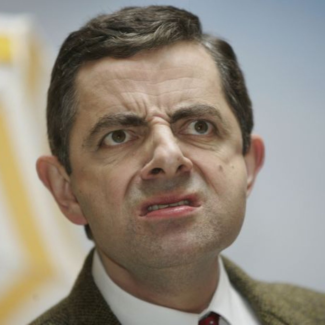 Olá sou o Mr.Bean, vim te fazer rir, me siga,eu sigo de volta