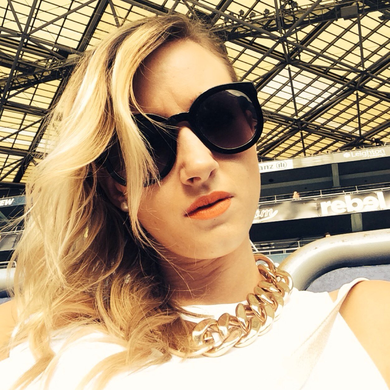 I love pretty things, I play and love soccer (football), I travel the world, I work hard and I am awesome!