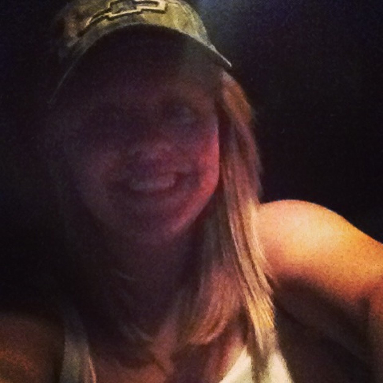 Names Lesliann Henry. Go to Chapel Hill baptists church. Im 20 years of age. I love to sing and play basketball. Im single so guys message me! HMU,guys