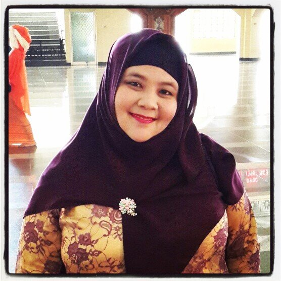 Marketing Manager of Regal Springs Indonesia. Love my husband,  love my family, love shopping....but love ALLAH SWT the most....