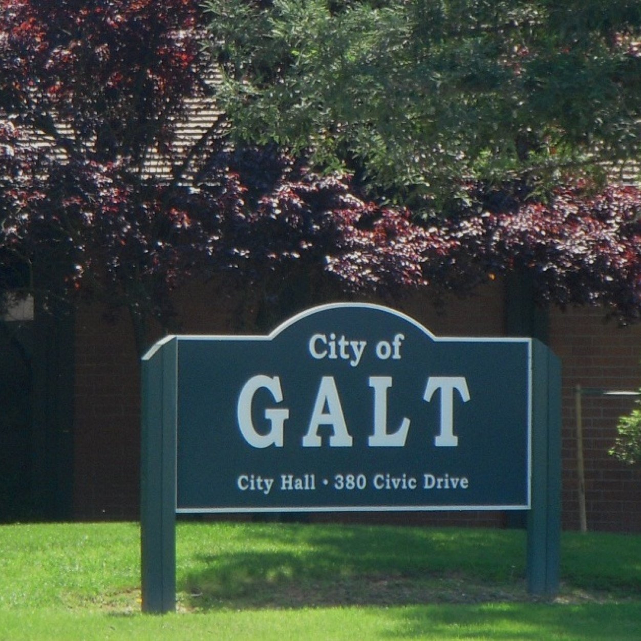 Follw us and we'll follow back, DM us stories and pictures of Galt. 
  • LRHS • GHS