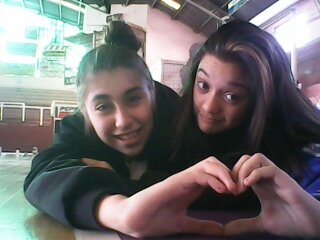 Never Say Never dice la Belieber que ah estado aquí desde el 2009 y todavía no ha podido conocer a Justin. Justin es mi único príncipe MORADO ♥