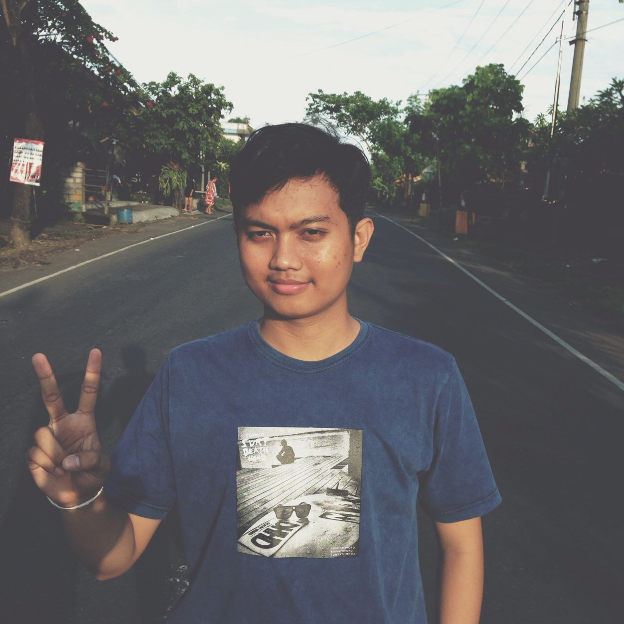 If you want the respect of others, you must respect yourself first. Ig : endhywandhana | @niythatrisna