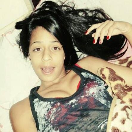 Nem smp o sorriso que trago no rosto é a vida que venho levando, mas smp estou de cabeça erguida e de pouco em pouco eu vou conquistando. ♫
