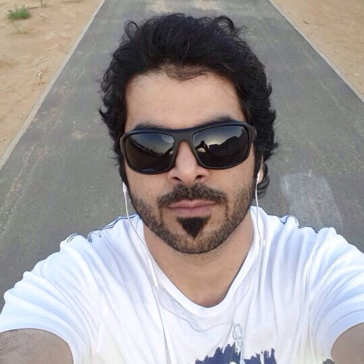 هذا حسابي الثاني وهو مخصص للبوح والاشعار بعيدا عن مجالي الفني وأديره بنفسي واسعد بمتابعتكم .. الاشعار في المفضلة وحسابي الاول والرسمي هو al_wasmy@