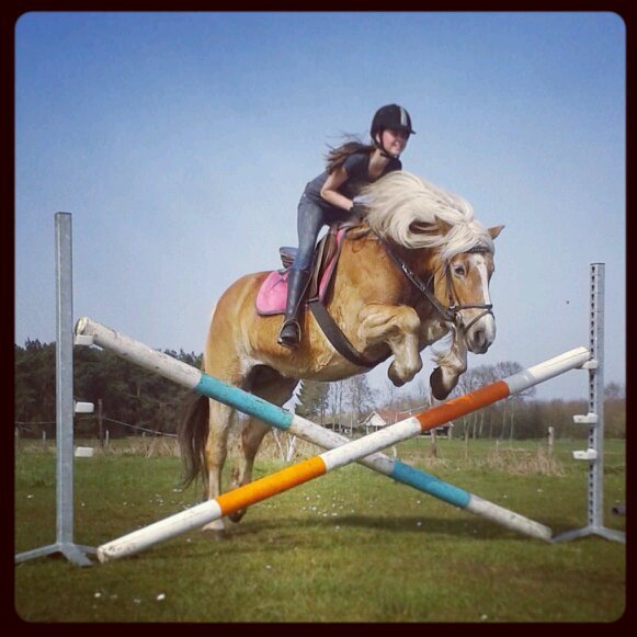 ♡Lucia en Lilly-14 jaar-paardrijden-forever a marshmallow! :)♡