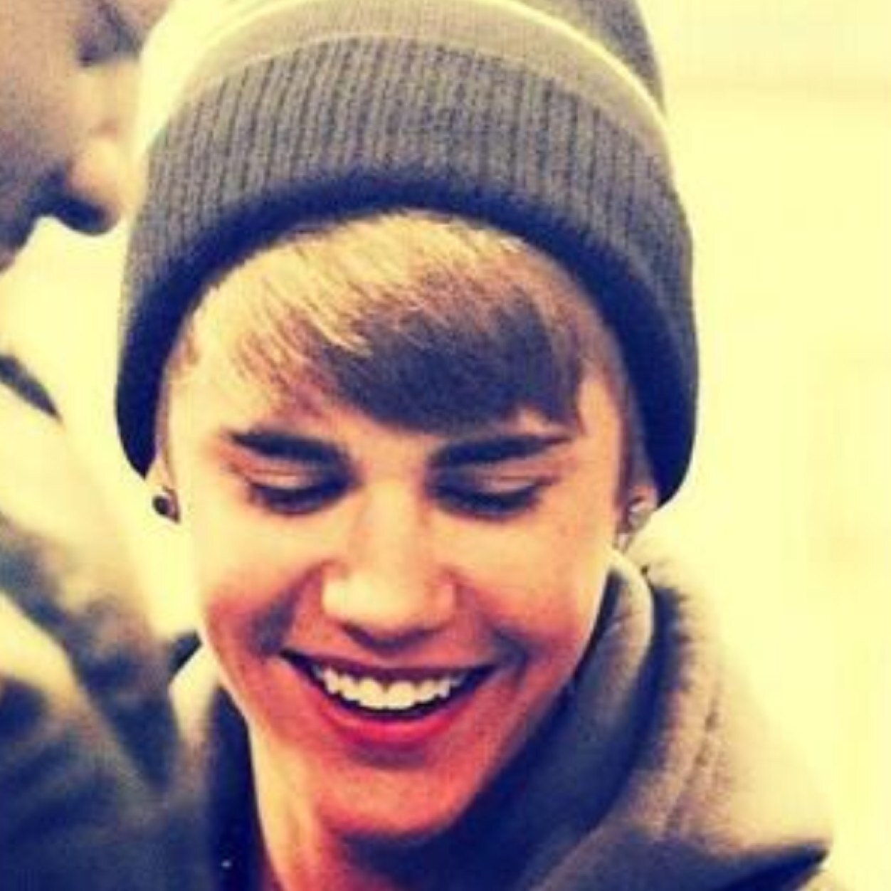 Purpleidolbieb's profile picture. Belieber since 2009, and i'm still here | Lo importante no es desde cuando, sinó hasta cuando | ~I Will Never Say Never~ My Dream? Hug my idol | Believe & NSN