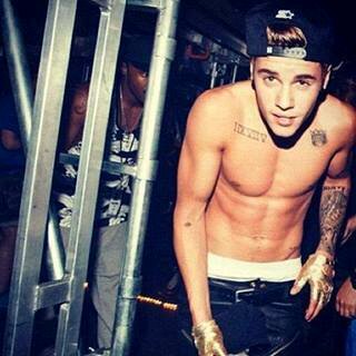 HEY JUSTİN FOLLOW ME AND l LOVE YOU AND l'M BELİEBER AND Hİ OMG
