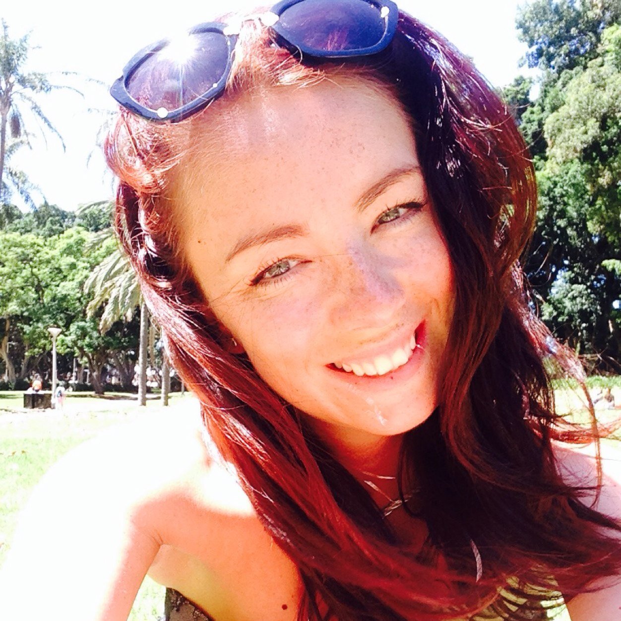Proud Geordie| Green tea drinker | flower power| lover of pretty things & sparkle nail varnish