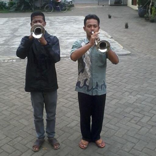 QhyeRhye's profile picture. mengejar selembar kertas tapi akhirnya kertas itu tersimpan dan tak berguna