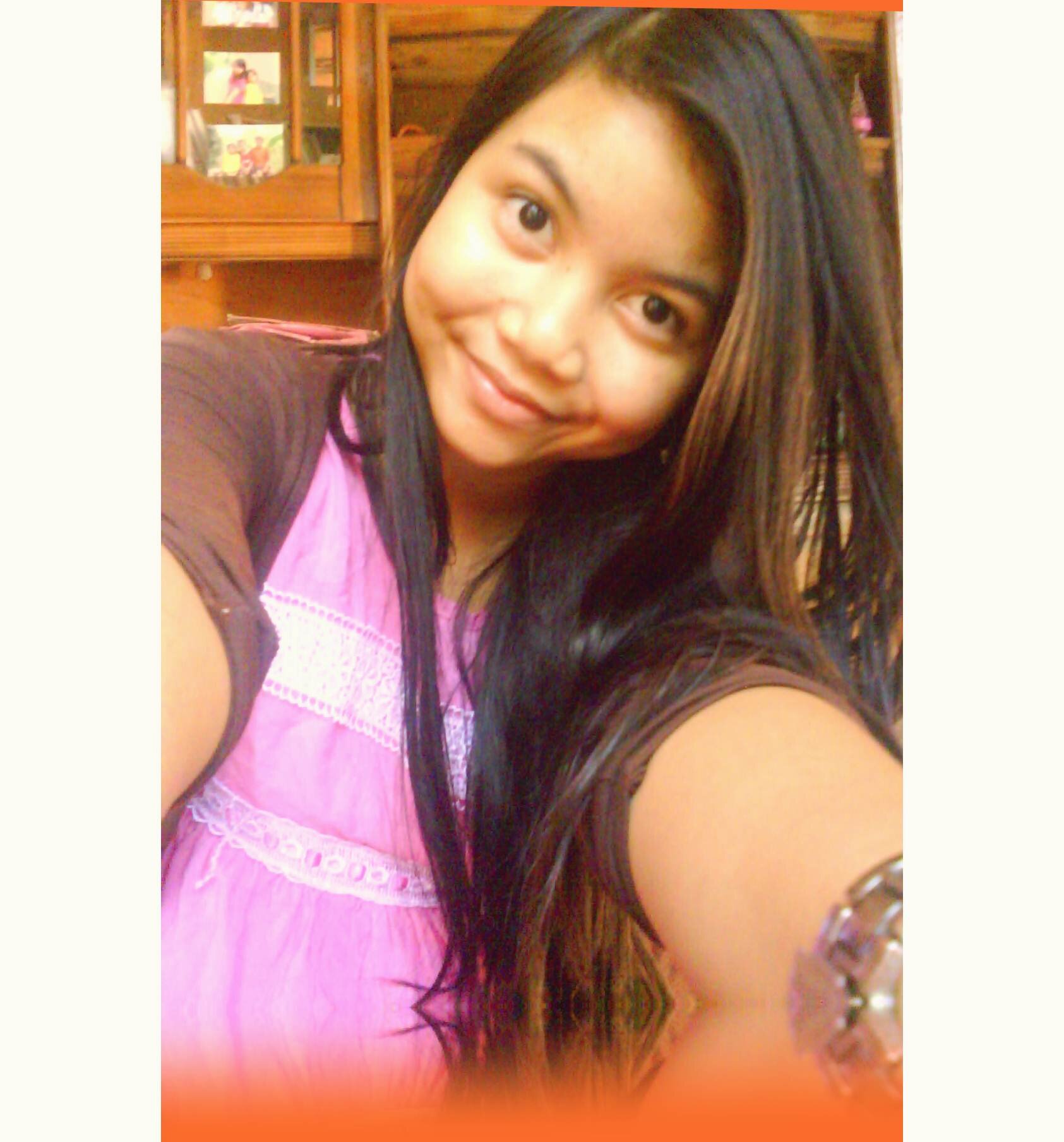 cendy_f's profile picture. 