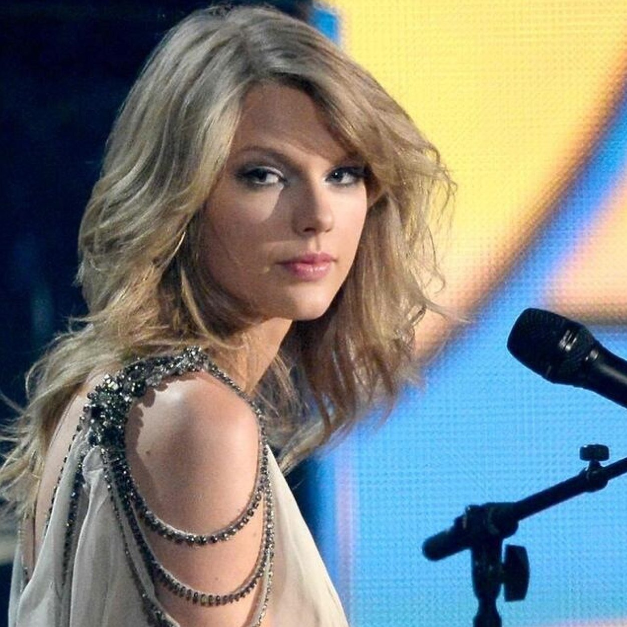 simply love the flawless human being with the last name swift