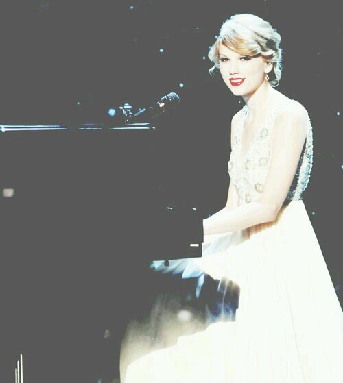 I Love Taylor Swift to the moon & back ♡ My Love For Taylor Swift Is Infinity
