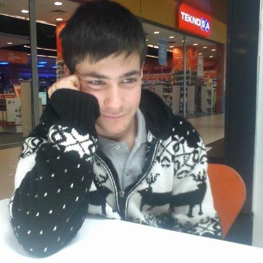 yakışıklıyım spor yapmayı çok severim beni takip edenler çok şanslı