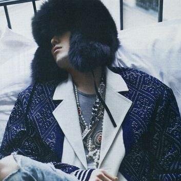 yadong version of gdragon roleplayer. frontal. come to my dm baby
