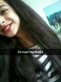 Ik hou van je maar dat voel je niet,ik mis je maar dat zie je niet , ik kan niet zonder je maar dat weet je niet