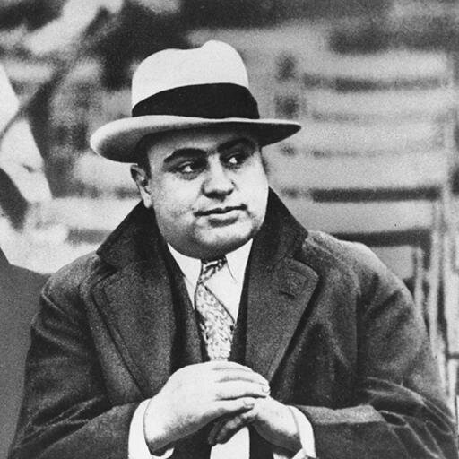 Mystérieux comme Richard Harrow, souriant comme Al Capone et parfois à l'ouest comme James Stewart.