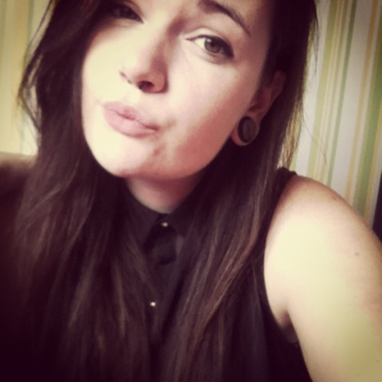 Unnswrd's profile picture. J'ai des sentiments pour toi, et ma bite aussi.