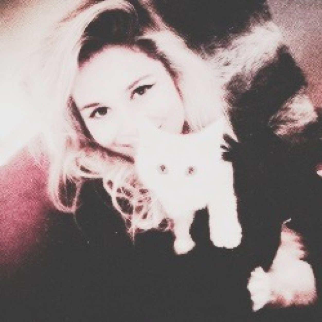 hi this is amelie let me make you feel at home lovebug