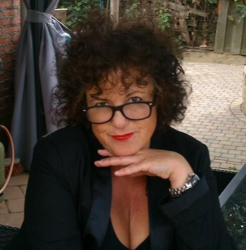 Huisvrouw, 2 lieve hondjes
