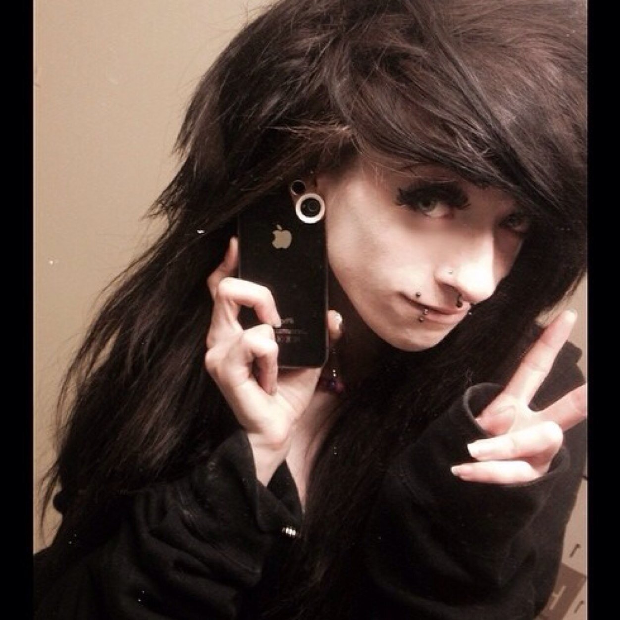 Tea Kush♡. 19 Piercings♡. 19 Year Old♡. Taken♡. Fake/RP♡.