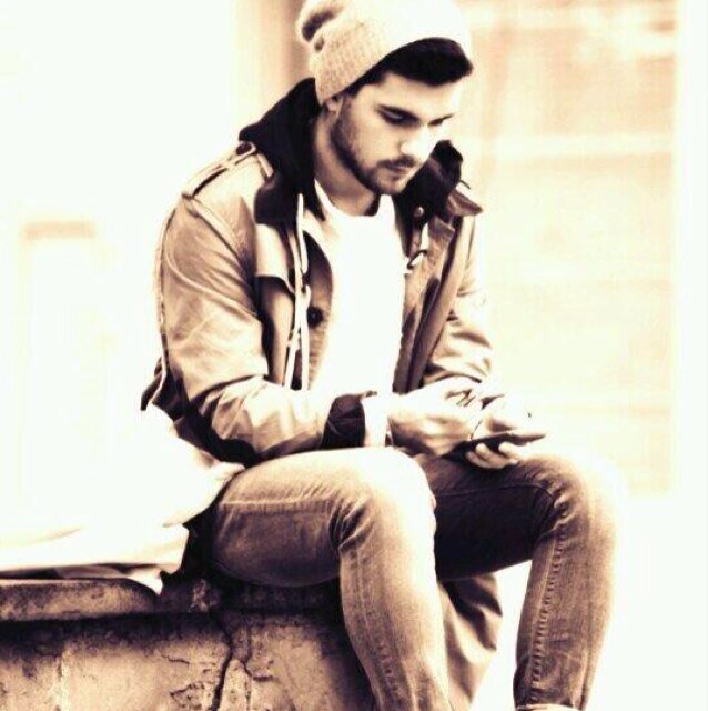 Hey, Its David. I'm an athlete and loves to model. I'm smart also. Talk to me? ||Bisexual||21||rp||