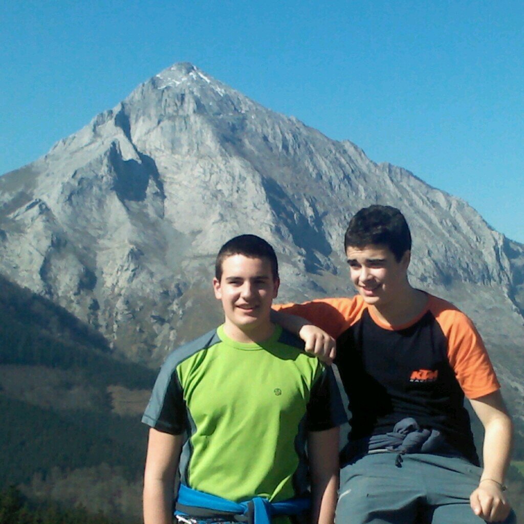Benetako lagunak hor egon behar dute, lortutako ametsak batera egiten, istorio amai gabe bat elkarrekin sortzen, bide berdinean atzera bota gabe!
