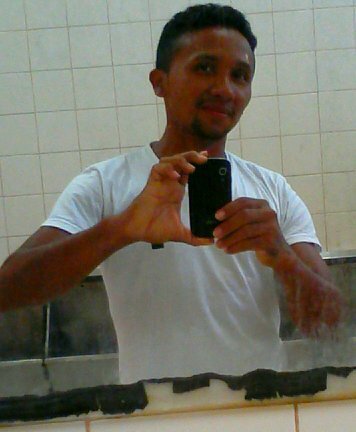 Gosto de trabalhar em equipe e praticar esportes. Me segue aí galera, sigo de volta.