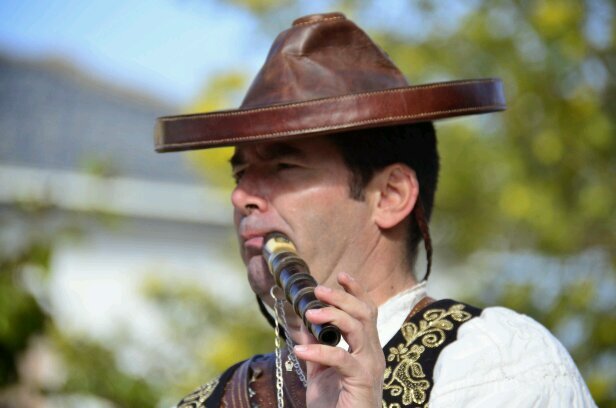 recitales de música tradicional,pasacalles a Caballo folk Country con Inblauk coplas de ciego
