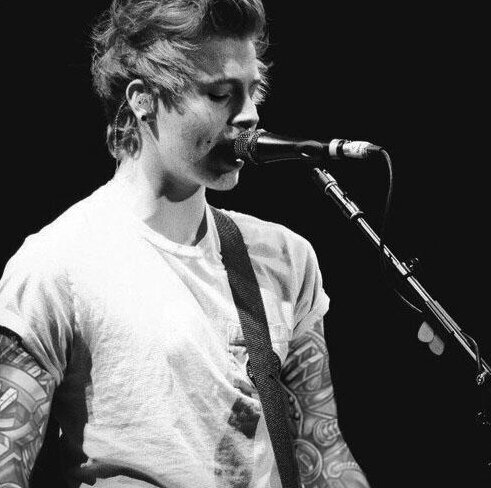 hi :) @5SECONDSOFWEEZY just gave you a free follow! mind following her to help reach her goal??