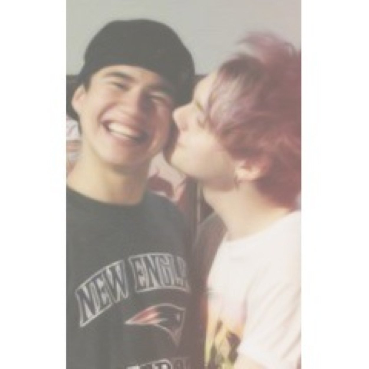 ❀ hii :)) if you like 5sos um can you please follow @calumscakess thanks ! :)) ❀