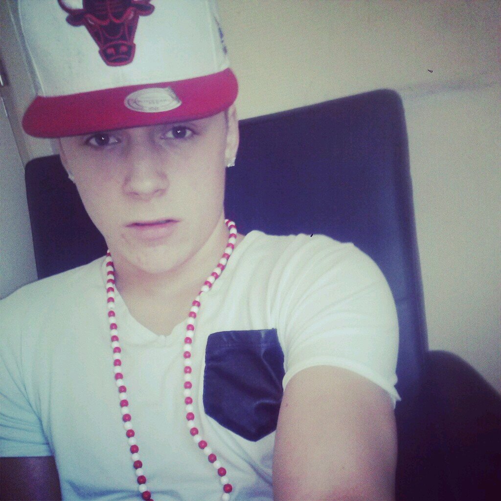 // best frends @biggboslars & @poffertje_ //insta Baby_bjorn ben geen boxer man, heb meer swag dan jou al sta ik in me boxer man