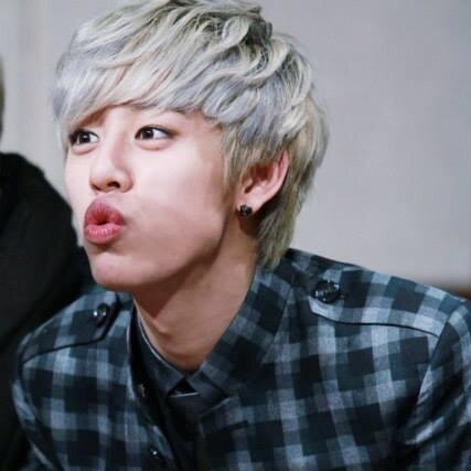 สวัสดีชาวโลก ผมชื่อจองแดฮยอน จาก BAP ผมคืออนาคตของชาติ อย่ารุนแรงกับผม ขอย้ำ ผมคืออนาคตของชาติ I'm just say No Comment!! คัมแบ็ค 29 sep 12