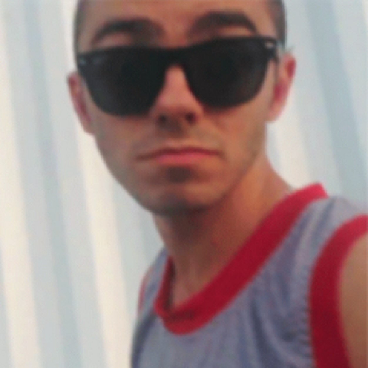 this is a free follow, follow me on @PARKERIDINHA and maybe i will follow soon!!!!
