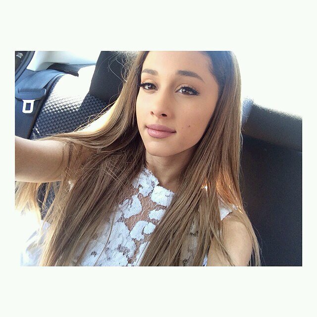 Hi ! my name's Anett . I love you @ArianaGrande ! I love GOD and animals and ballarinas.
