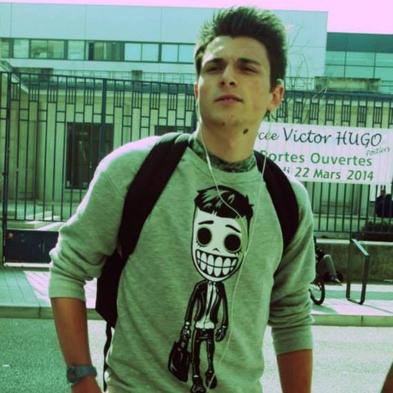 PierreA_Perrin's profile picture. Ceux qui se droguent sont ceux qui veulent fuir la réalité donc laissez-moi m'évader.