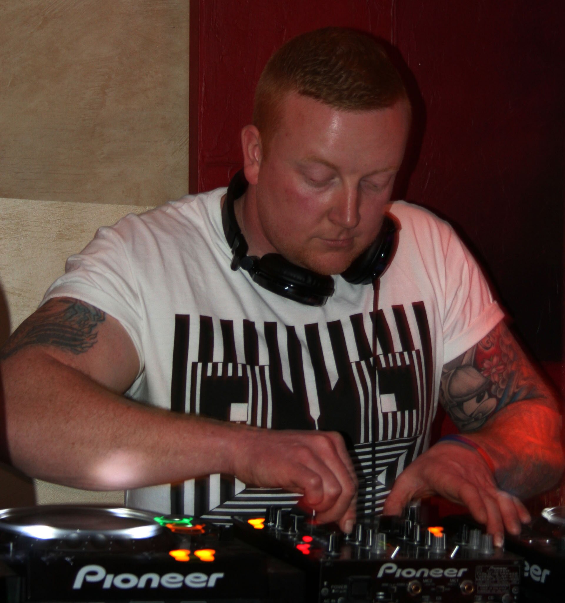 Jamie lockey is a underground dance dj based in essex..Listen to him live every sunday on http://t.co/PIpR3DHTgK
Jamie has been dj'ing for over 12 years.