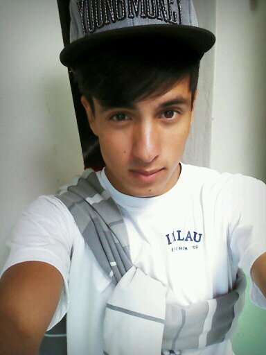 Uns pensam, outros pensam que pensam. Uns pensam em agir, outros agem sem pensar...