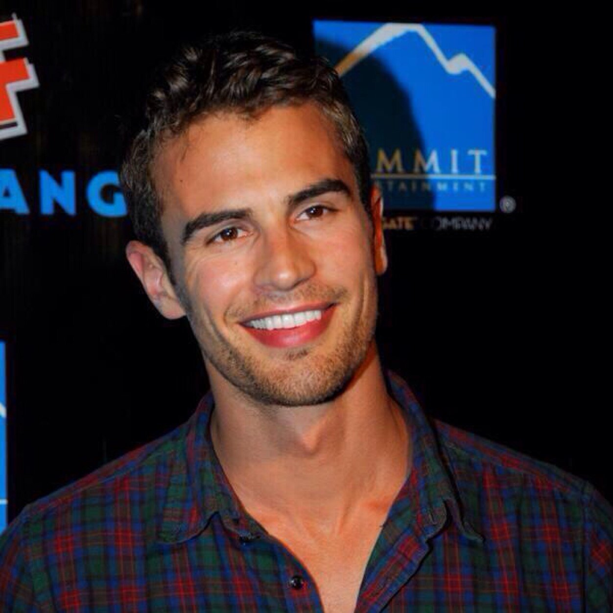 All things Theo James fans Divergent❤️