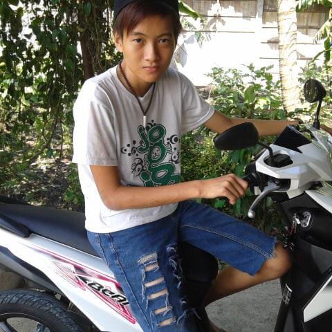 cowok ganteng and hanya ingin setia tpi lgi jomlo