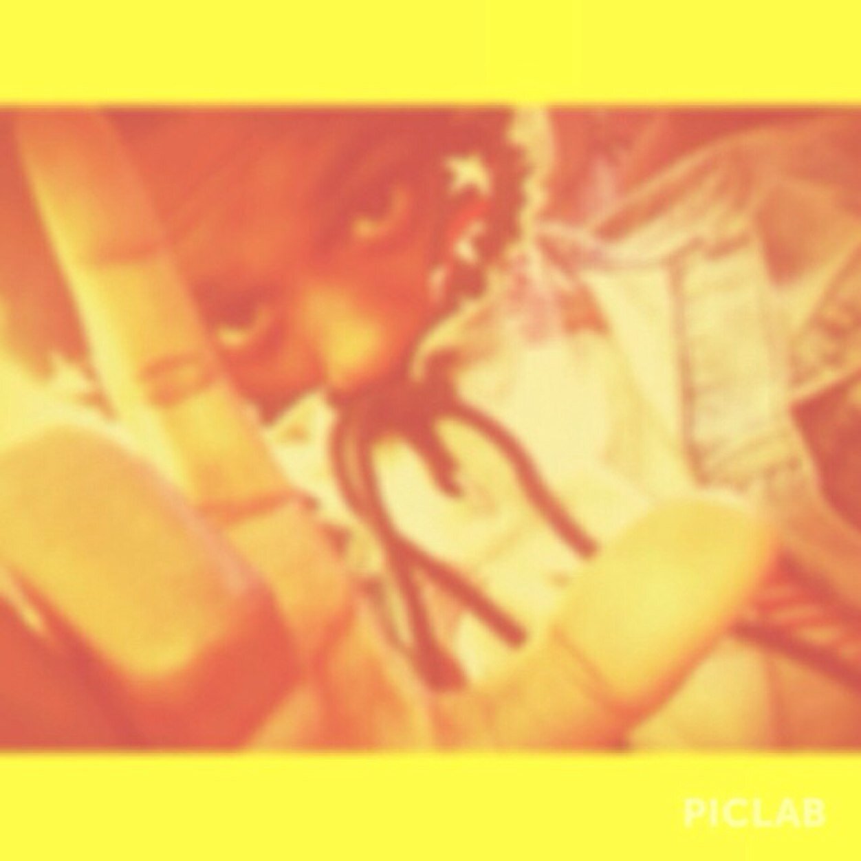 follow my favorite sister @_vinderellaxo !