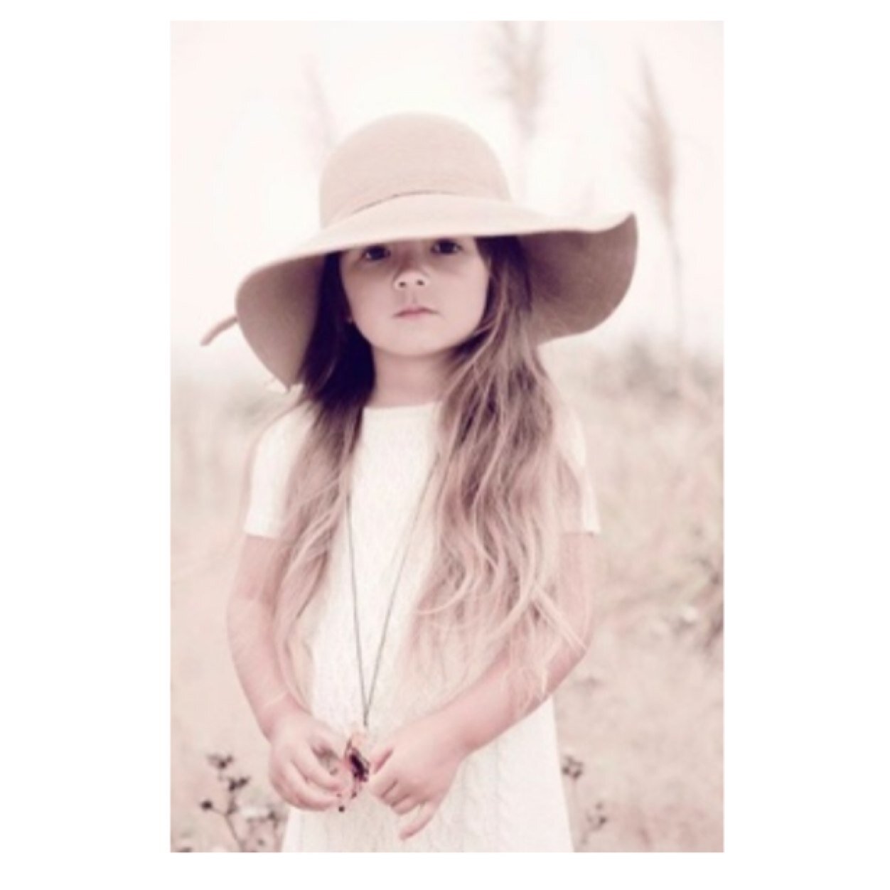 ♡ Hai my name is catherine and im 5 years old. I have no mummy or daddy but its okay. My sissy is @faking_myself_ and I love my brother @ycutubcr ♡