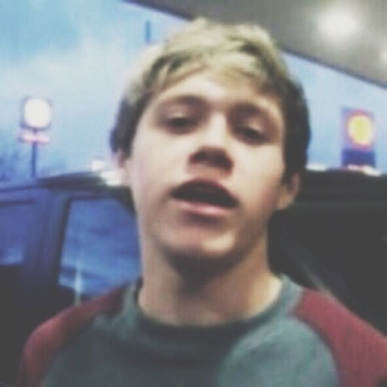 please follow @ruinedniall and @disneylandsluke