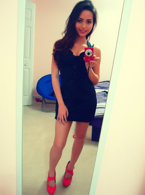 DoreDegli's profile picture. There are 3 levels of pain. 1. Pain 2. Excruciating pain 3. Stepping on a Lego.