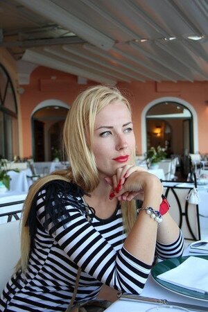 NoviMurmaAnas's profile picture. счастлив