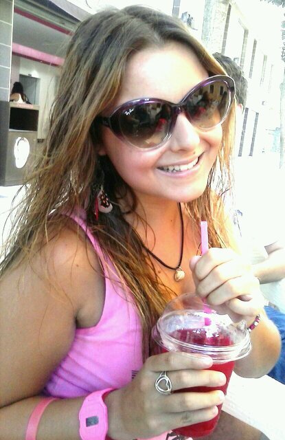 MaryXenii's profile picture. 