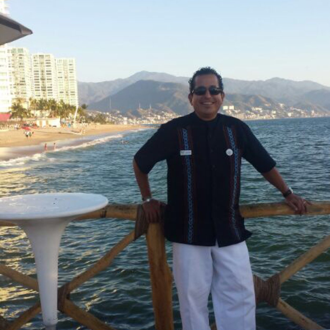 TU EXITO ES MI EXITO La vida es tan corta y el oficio de vivir tan difícil, que cuando uno empieza a aprenderlo, ya hay que morirse. “JUST DO IT