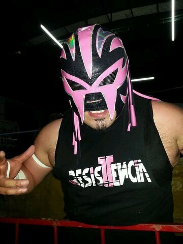 Luchador profesional Mexicano. Con un deseo enorme de vivir en Japón