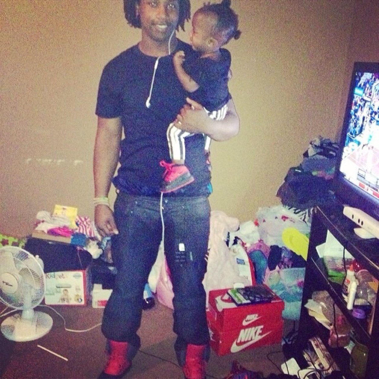 Father ov Diamond Ianna James gne always hold it dwn fa tht kid nd also my heart Keanna Hayes #2Live #WestSidee BLAATT!!